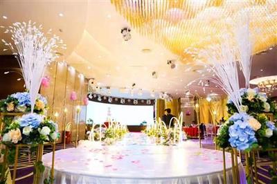 中山辦婚禮 選擇專業(yè)婚慶公司與網(wǎng)絡婚慶禮儀服務的優(yōu)勢